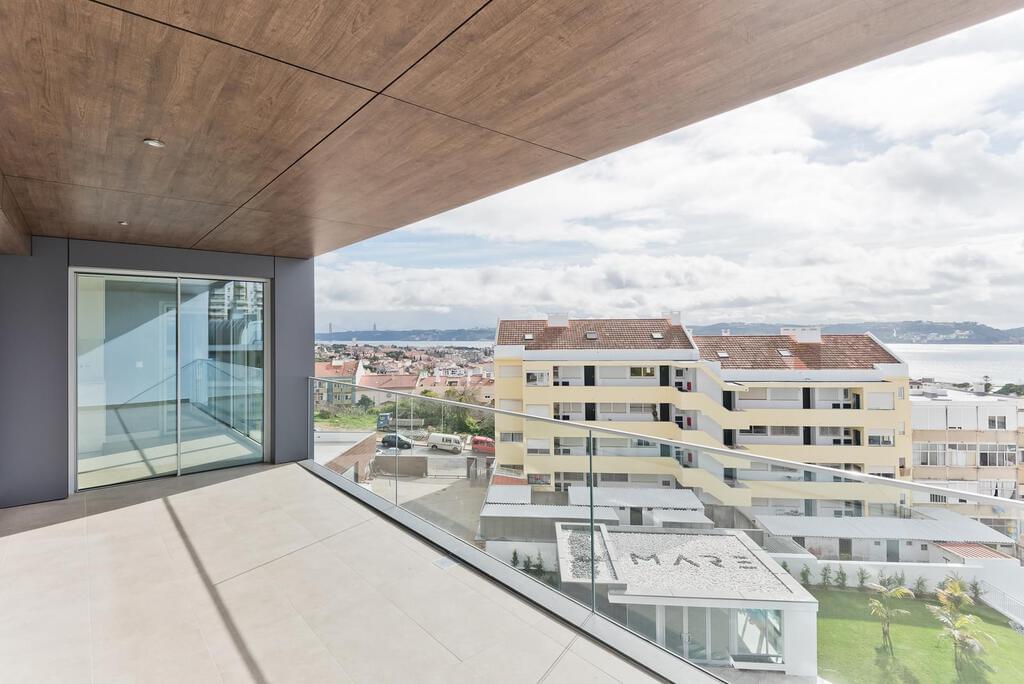 4 bedroom apartment with a swimming pool in gated community