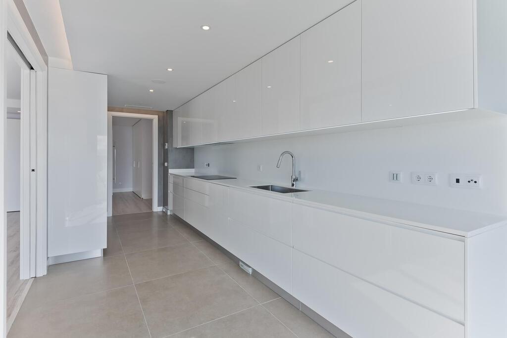 4 bedroom apartment with a swimming pool in gated community