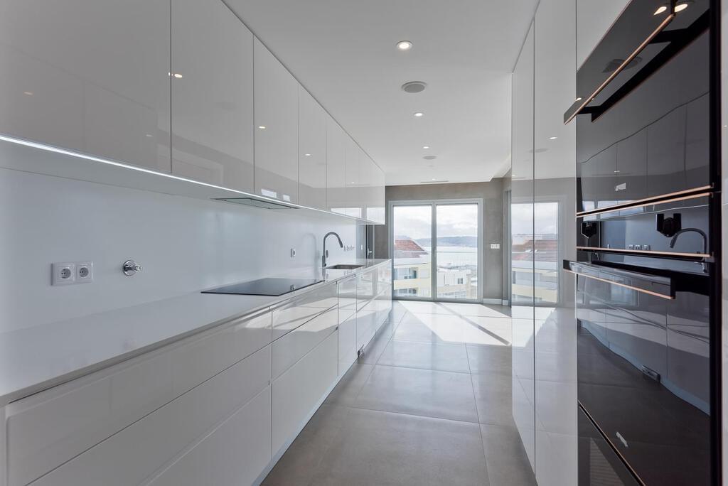 4 bedroom apartment with a swimming pool in gated community