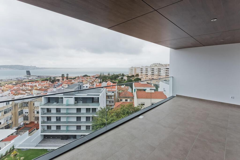 4 bedroom apartment with a swimming pool in gated community