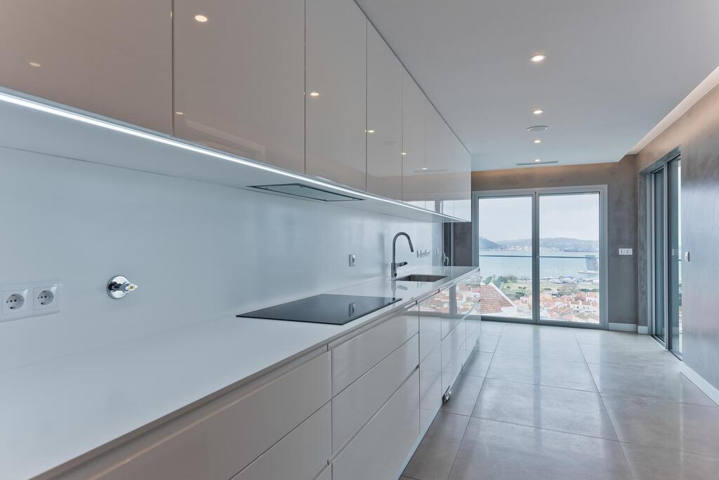 4 bedroom apartment with a swimming pool in gated community