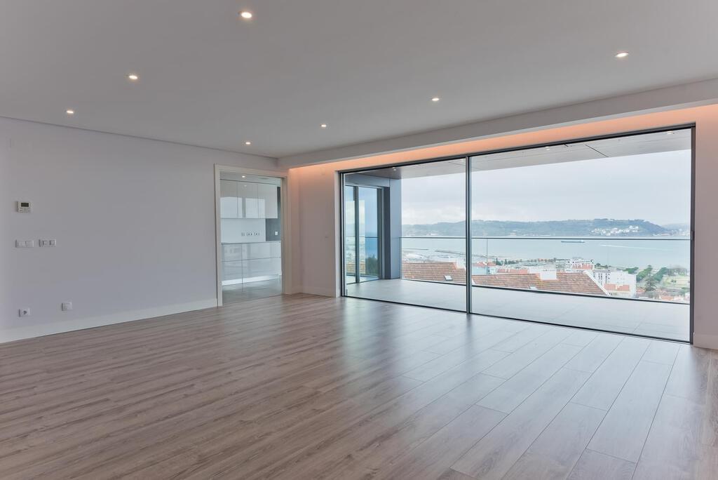 4 bedroom apartment with a swimming pool in gated community