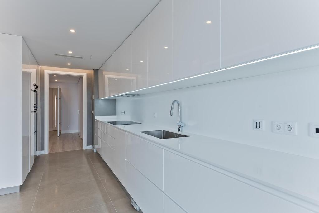 4 bedroom apartment with a swimming pool in gated community