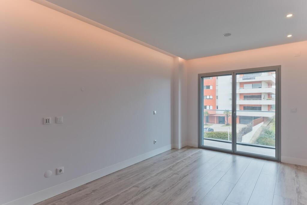 4 bedroom apartment with a swimming pool in gated community