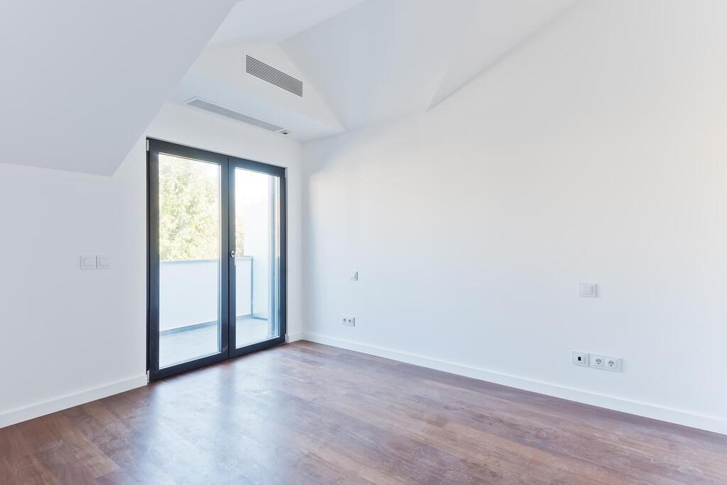 3 bedroom duplex with parking in gated community