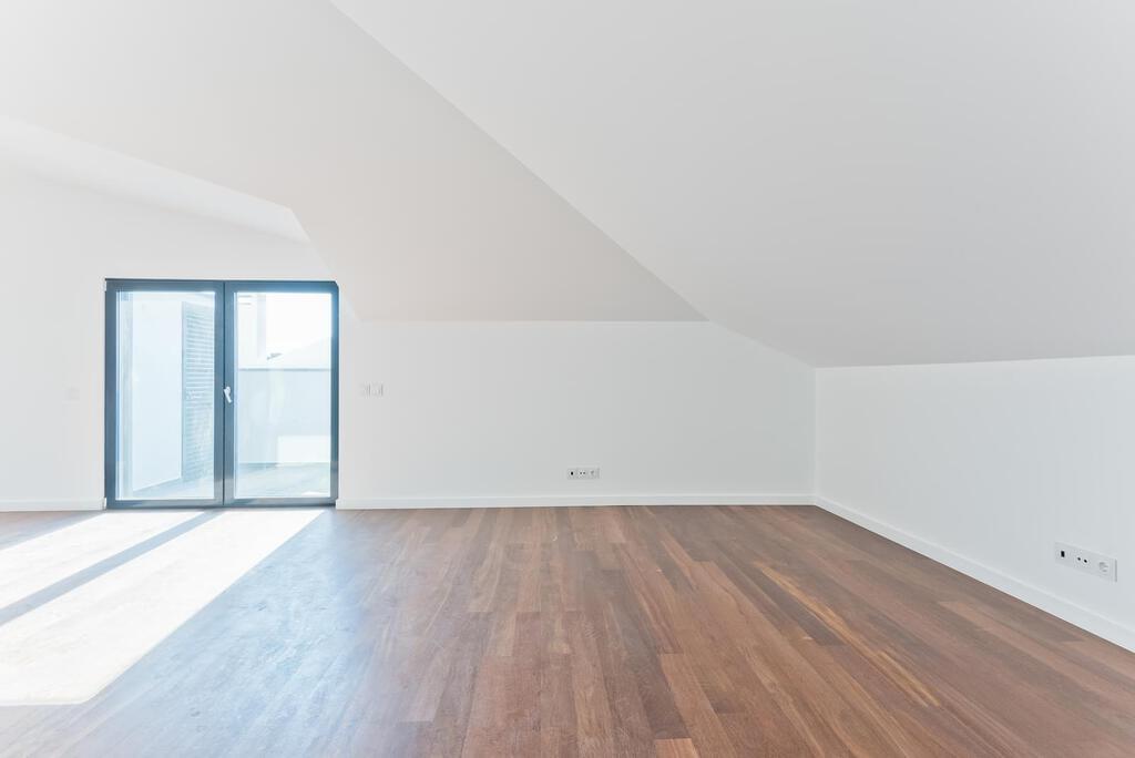 3 bedroom duplex with parking in gated community