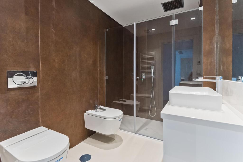 3 bedroom duplex with parking in gated community