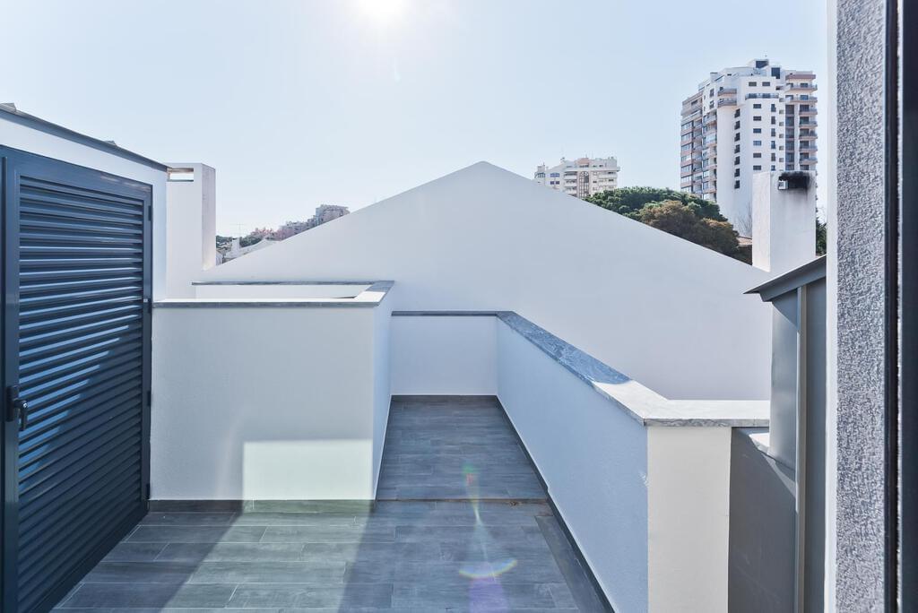 3 bedroom duplex with parking in gated community