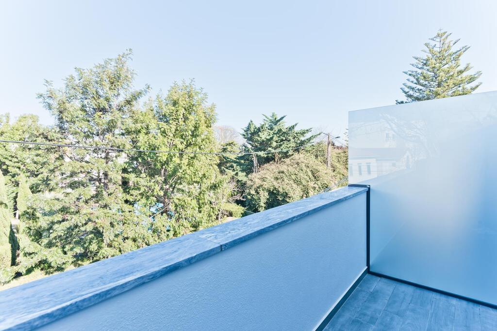 3 bedroom duplex with parking in gated community