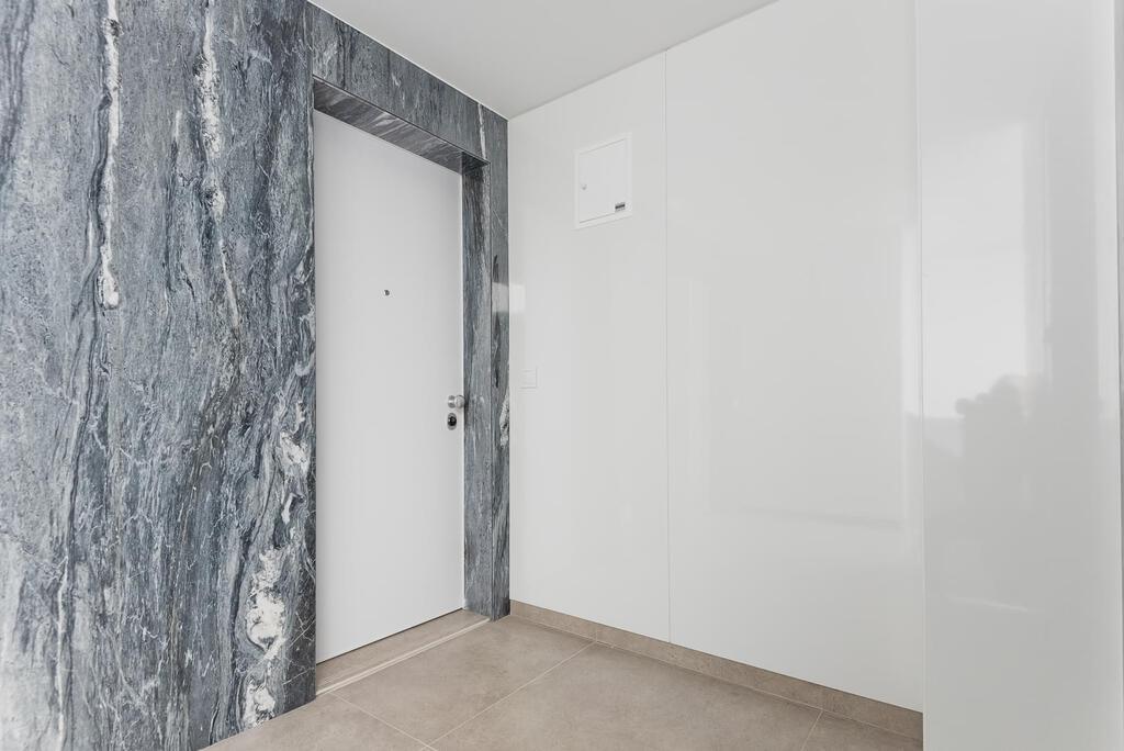 3 bedroom duplex with parking in gated community