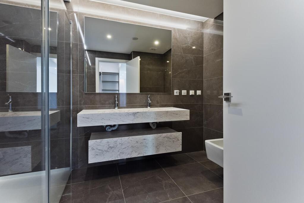 3 bedroom apartment with a swimming pool in gated community