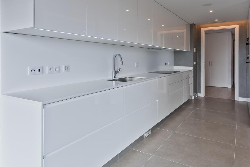 3 bedroom apartment with a swimming pool in gated community