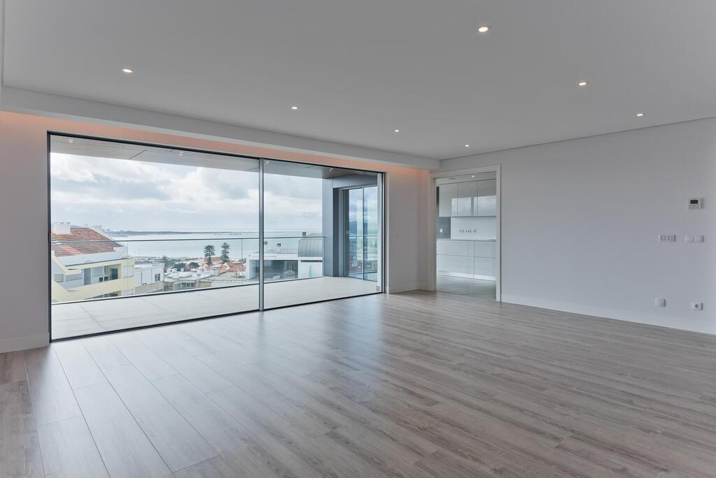 3 bedroom apartment with a swimming pool in gated community