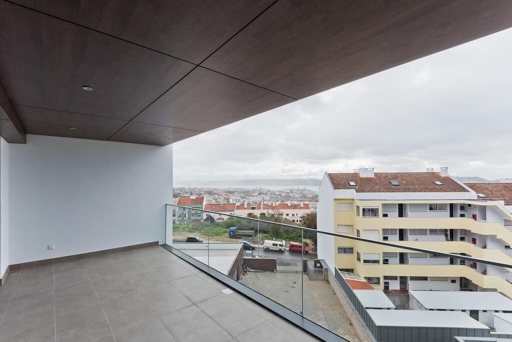 3 bedroom apartment with a swimming pool in gated community