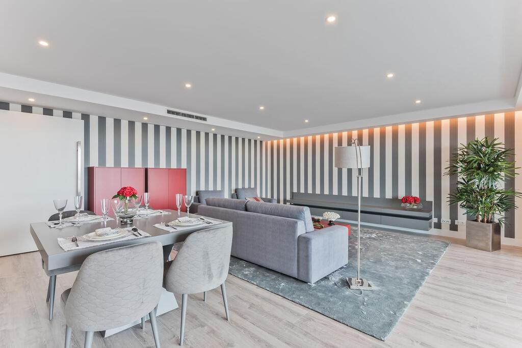 3 bedroom apartment with a swimming pool in gated community