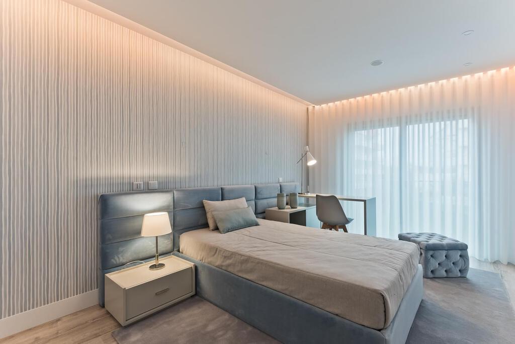 3 bedroom apartment with a swimming pool in gated community