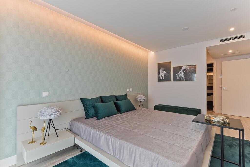 3 bedroom apartment with a swimming pool in gated community