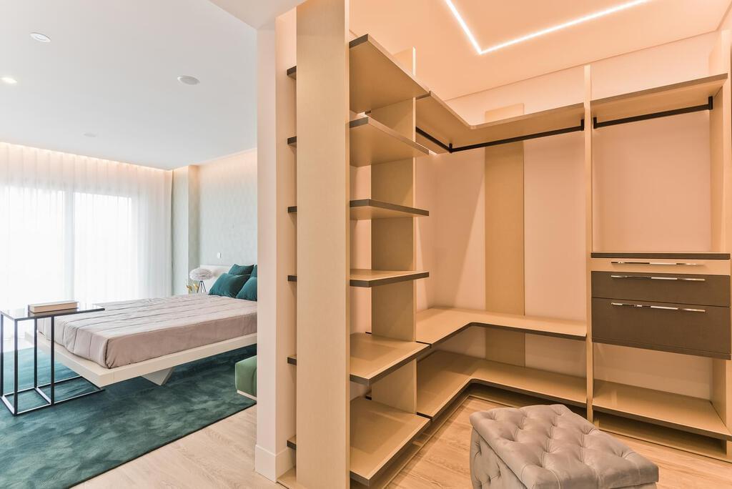 3 bedroom apartment with a swimming pool in gated community