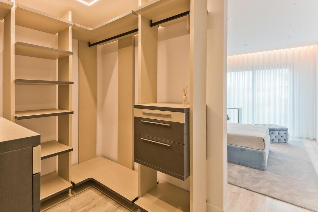 3 bedroom apartment with a swimming pool in gated community