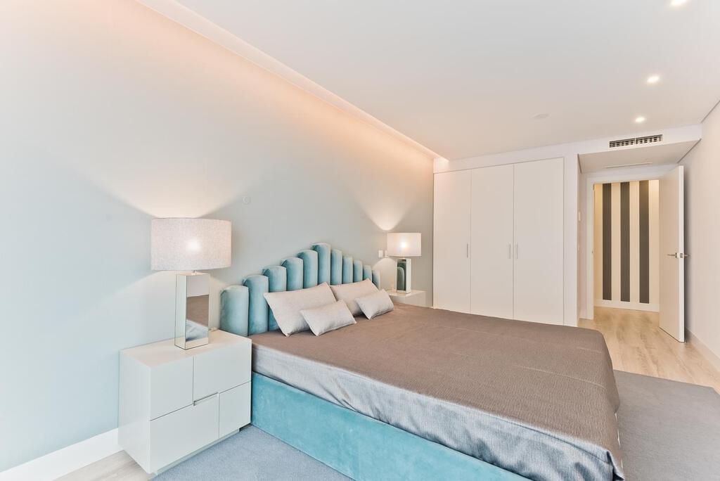 3 bedroom apartment with a swimming pool in gated community