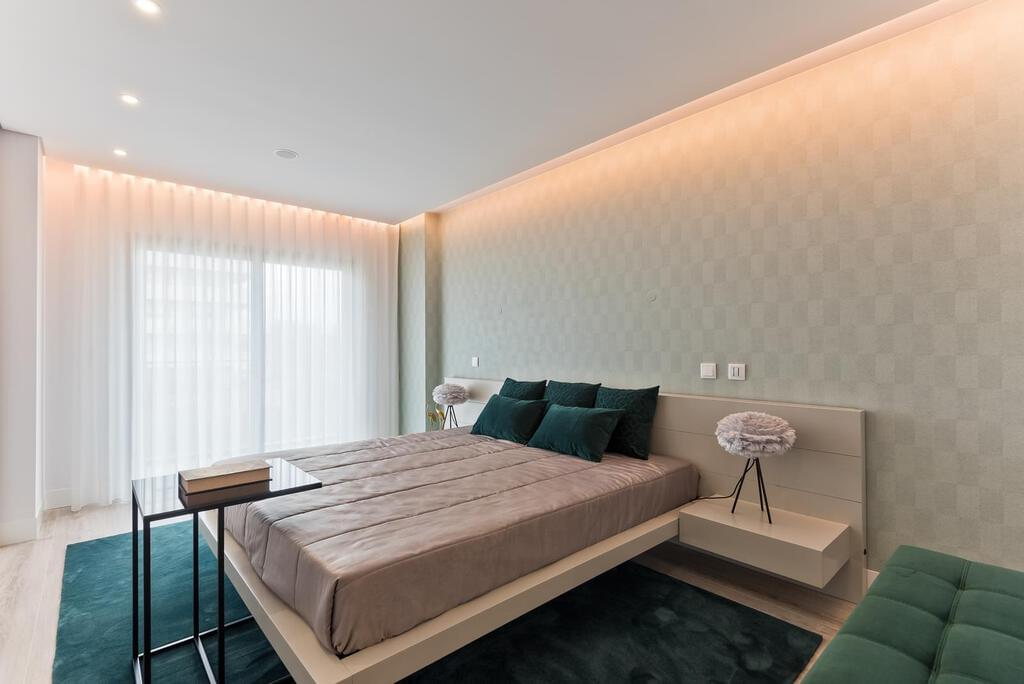 3 bedroom apartment with a swimming pool in gated community