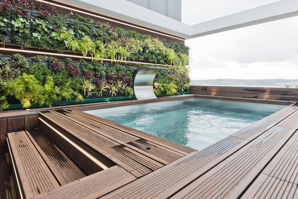 4 bedroom apartment with a swimming pool in gated community