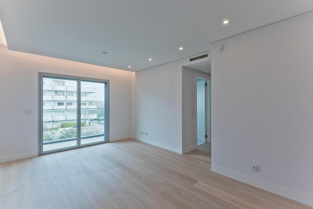 4 bedroom apartment with a swimming pool in gated community