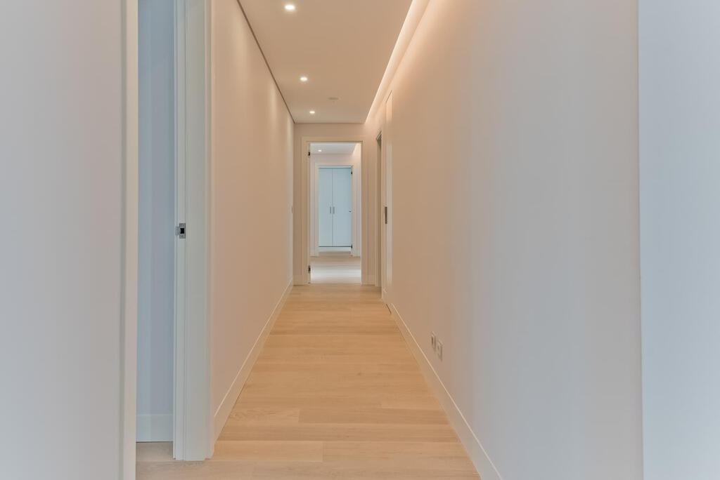 4 bedroom apartment with a swimming pool in gated community