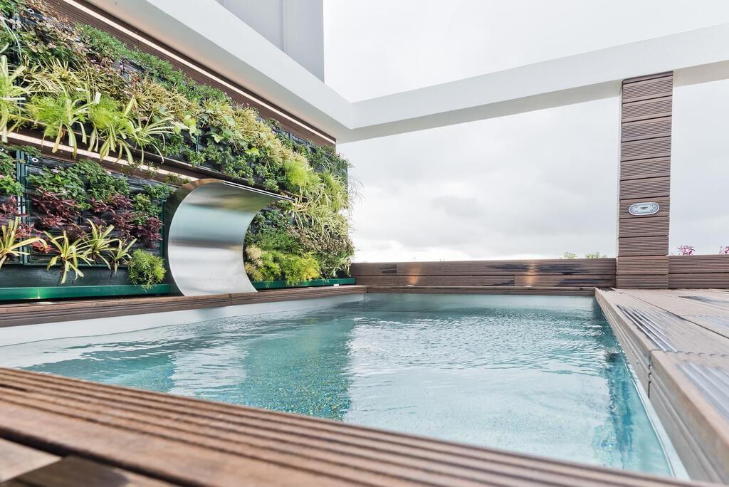 4 bedroom apartment with a swimming pool in gated community