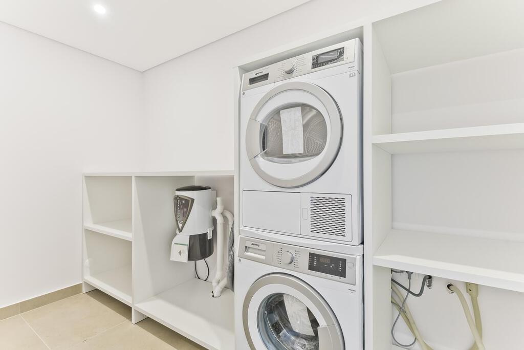 4 bedroom apartment with a swimming pool in gated community