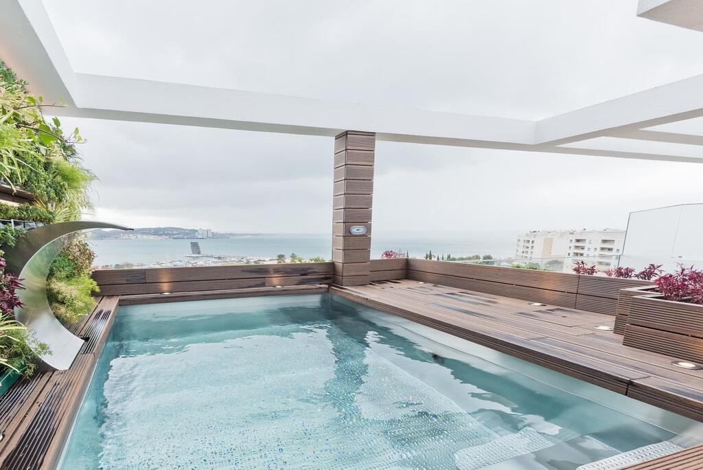 4 bedroom apartment with a swimming pool in gated community