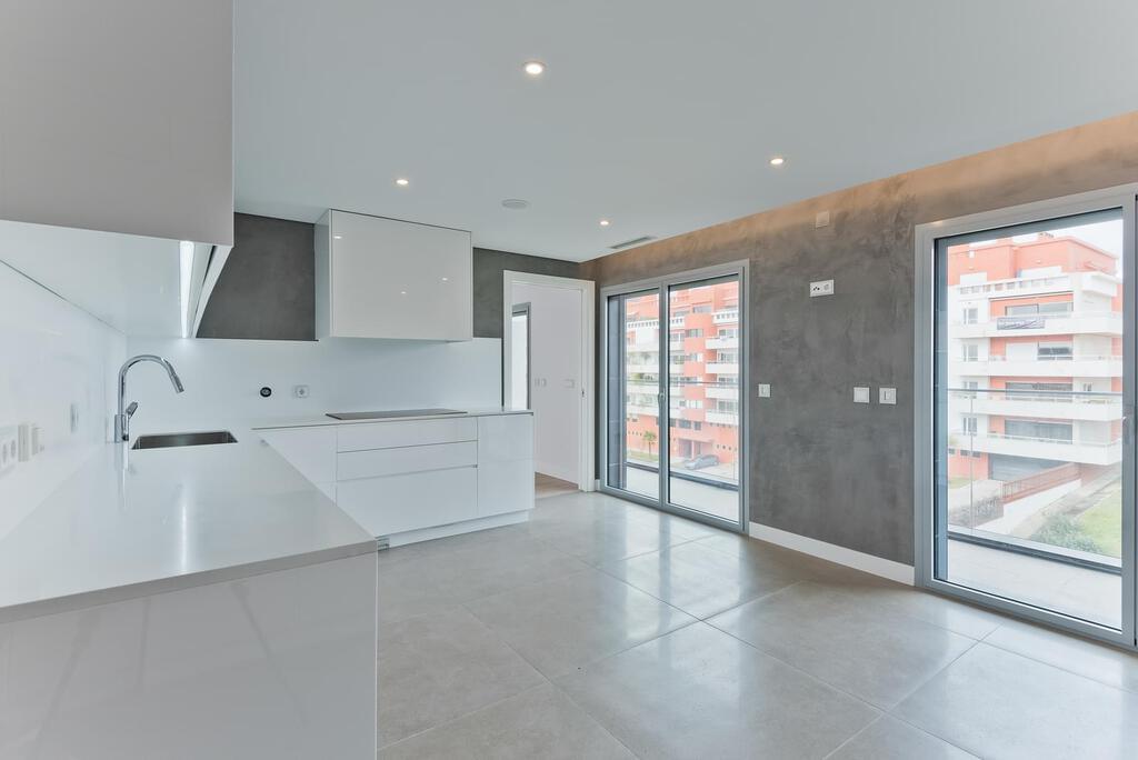 4 bedroom apartment with a swimming pool in gated community