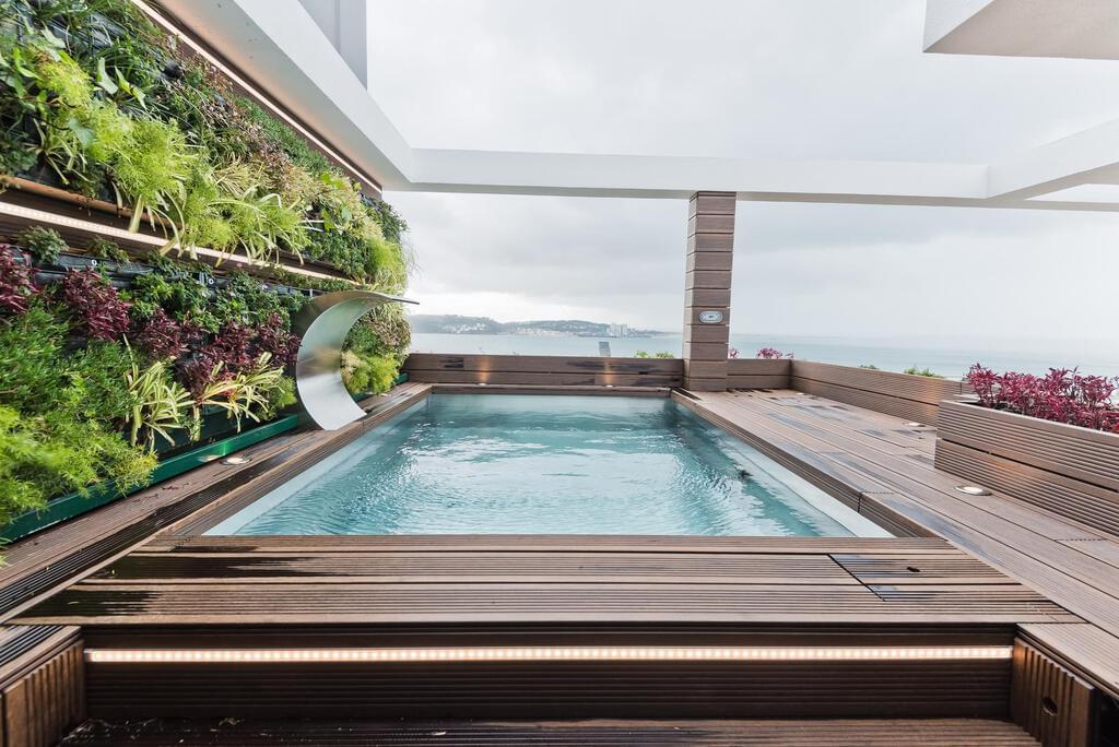 4 bedroom apartment with a swimming pool in gated community