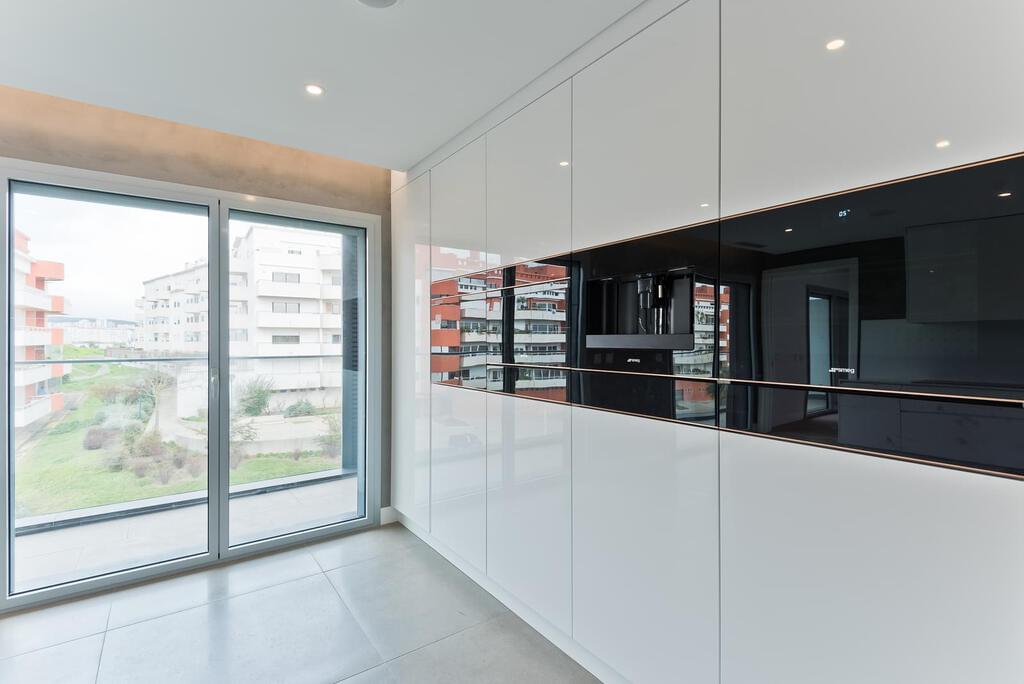 4 bedroom apartment with a swimming pool in gated community