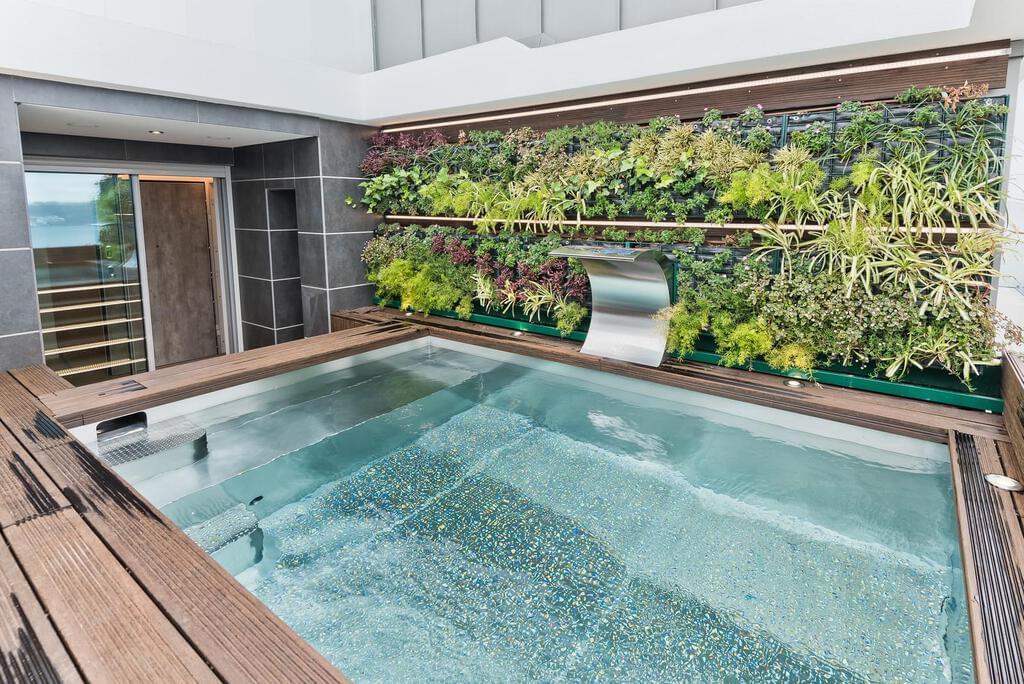 4 bedroom apartment with a swimming pool in gated community