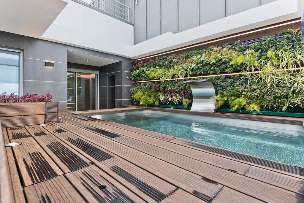 4 bedroom apartment with a swimming pool in gated community