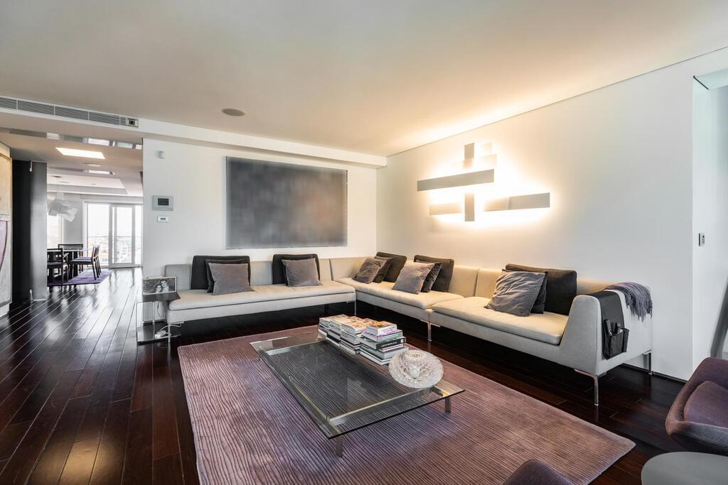 5 bedroom penthouse with a swimming pool in gated community