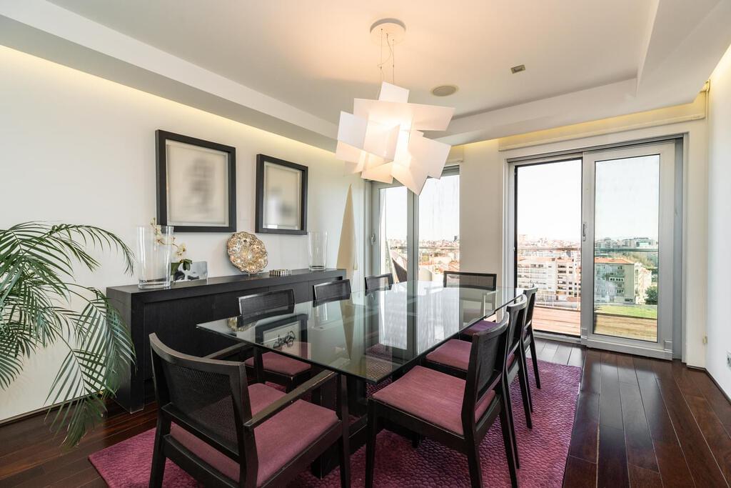 5 bedroom penthouse with a swimming pool in gated community