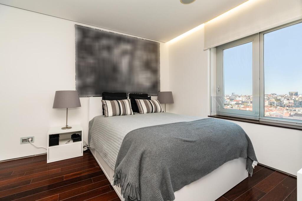 5 bedroom penthouse with a swimming pool in gated community