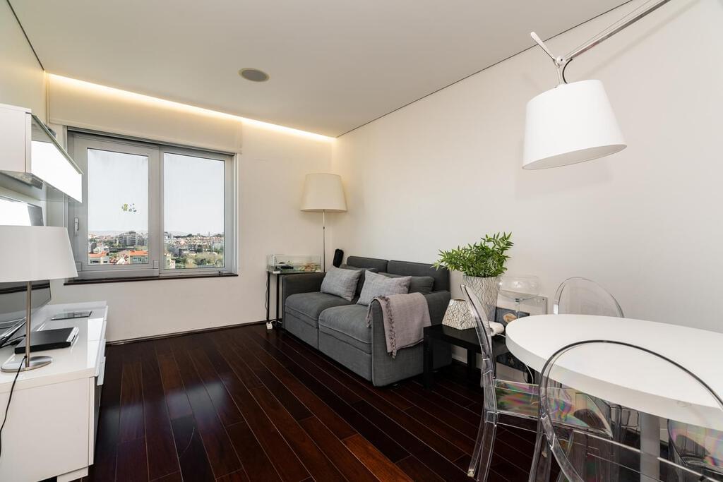 5 bedroom penthouse with a swimming pool in gated community