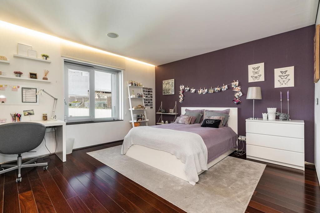 5 bedroom penthouse with a swimming pool in gated community