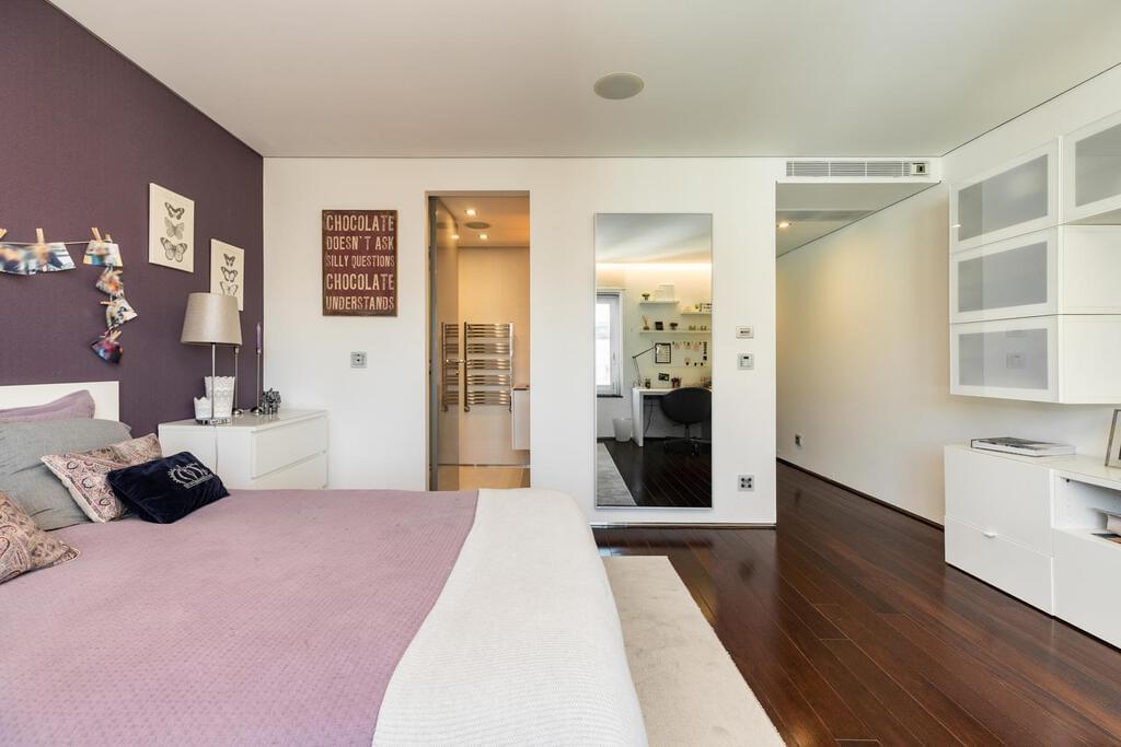 5 bedroom penthouse with a swimming pool in gated community