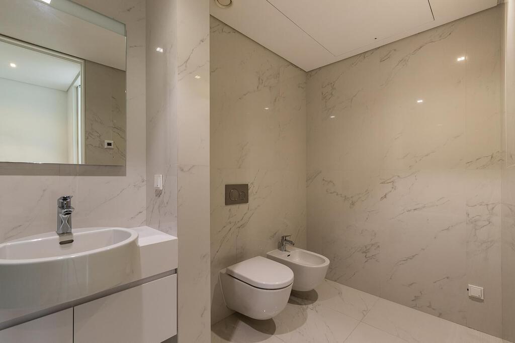 3 bedroom apartment with parking in gated community