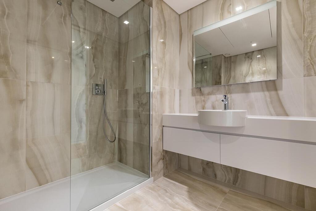 3 bedroom apartment with parking in gated community