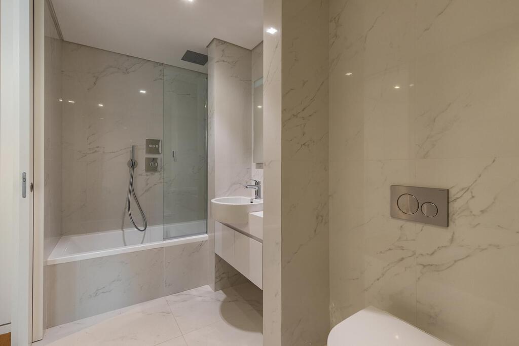 3 bedroom apartment with parking in gated community