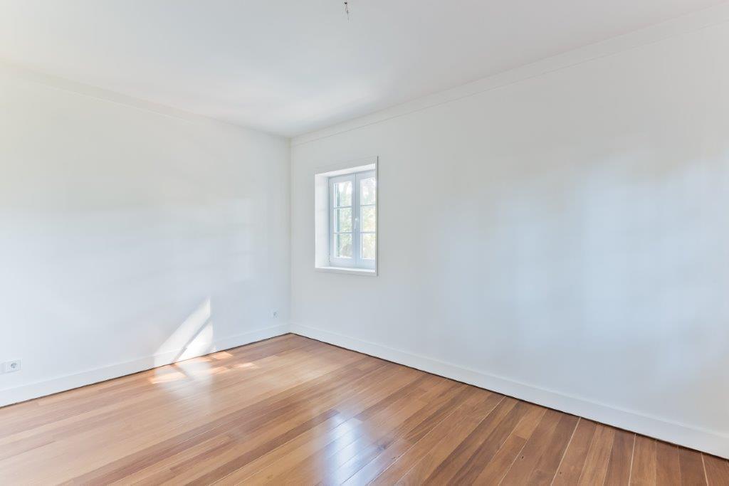 5 bedroom villa with a swimming pool