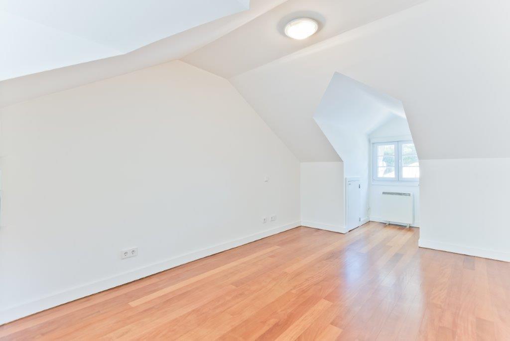 5 bedroom villa with a swimming pool