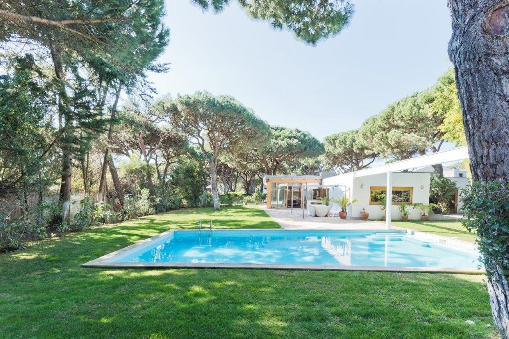 5 bedroom villa with a swimming pool