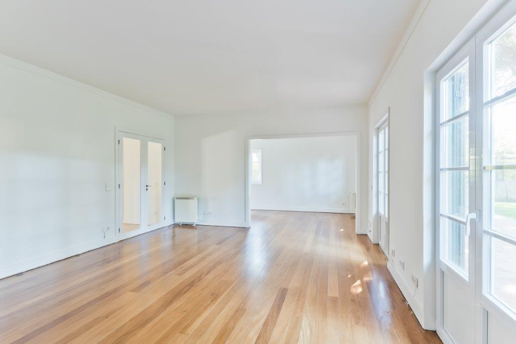 5 bedroom villa with a swimming pool