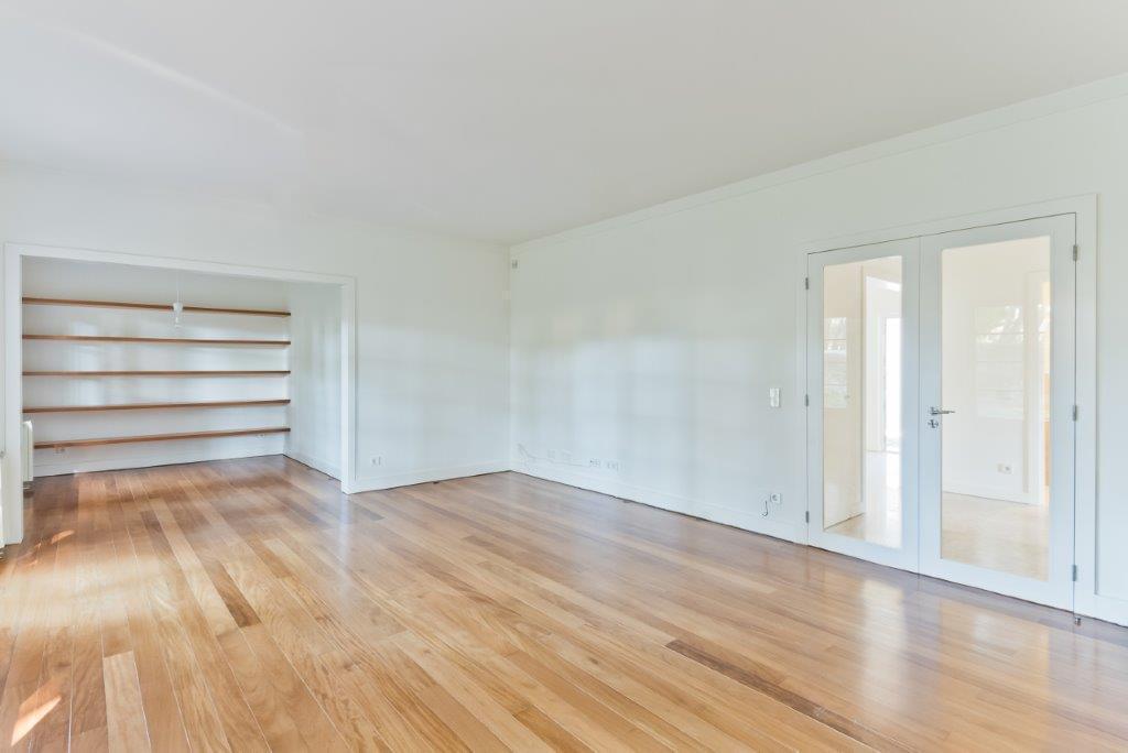 5 bedroom villa with a swimming pool